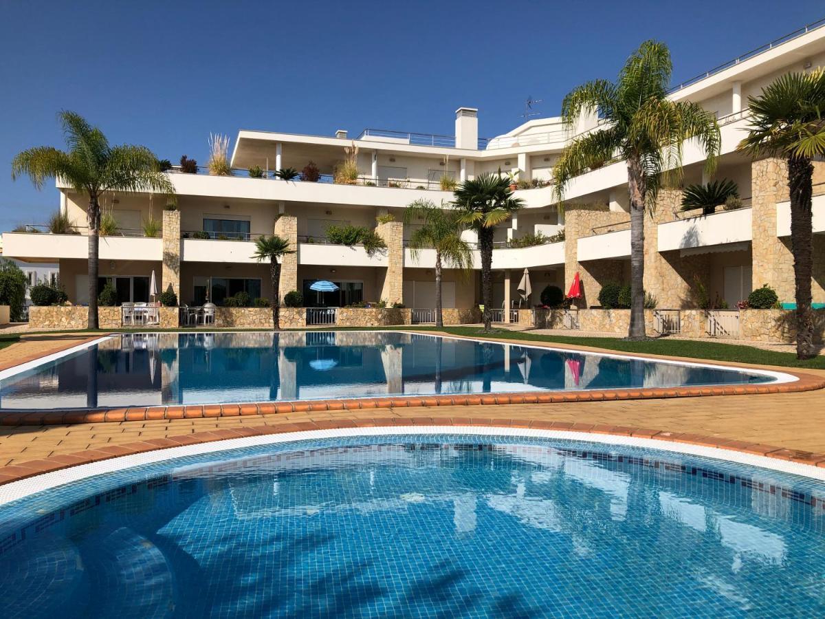 Apartamentos Pomba Branca 奥霍斯德古阿 外观 照片